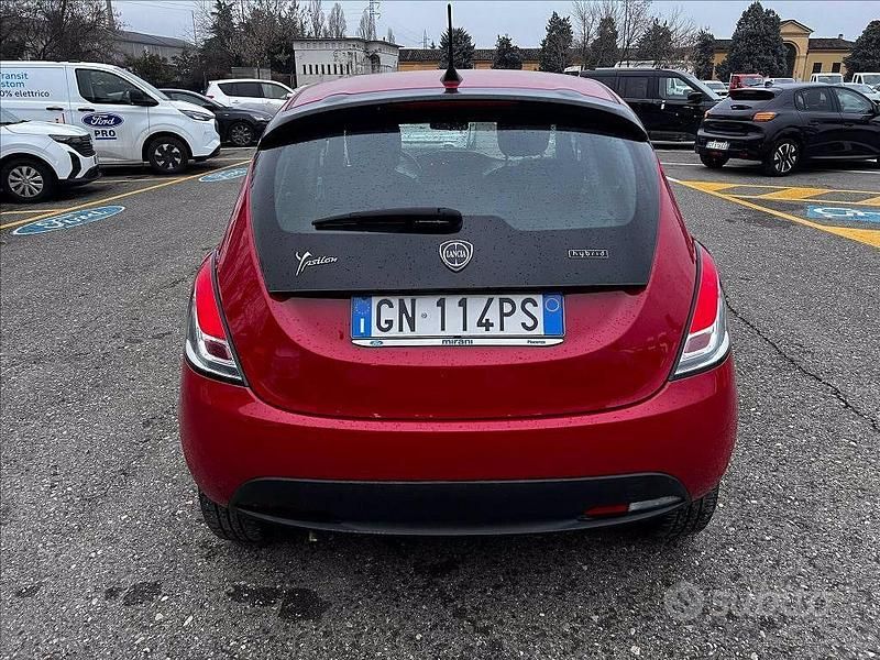 Usata Lancia Ypsilon Silver 70 CV (51 kW) 2023 Rosso Utilitaria