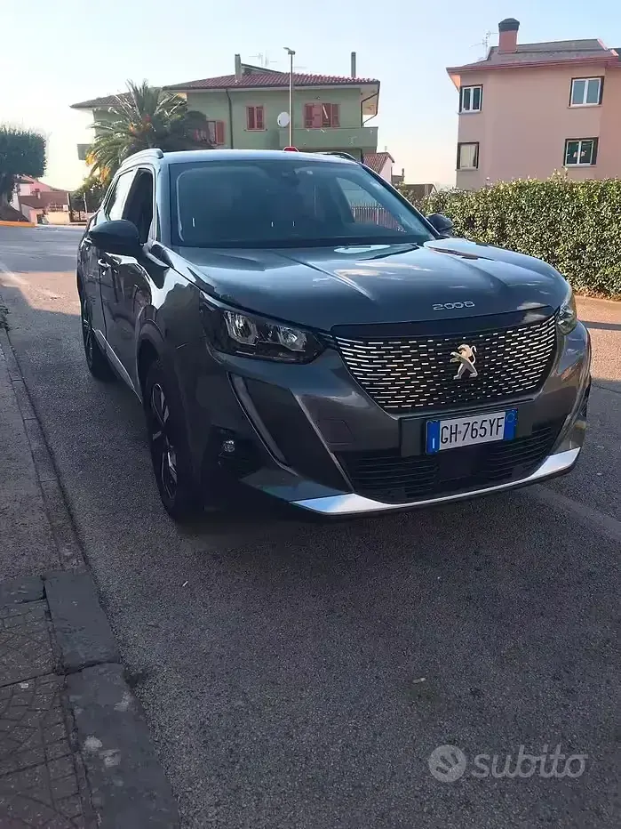 Usata Peugeot 2008 110 CV (80 kW) 2022 Grigio SUV