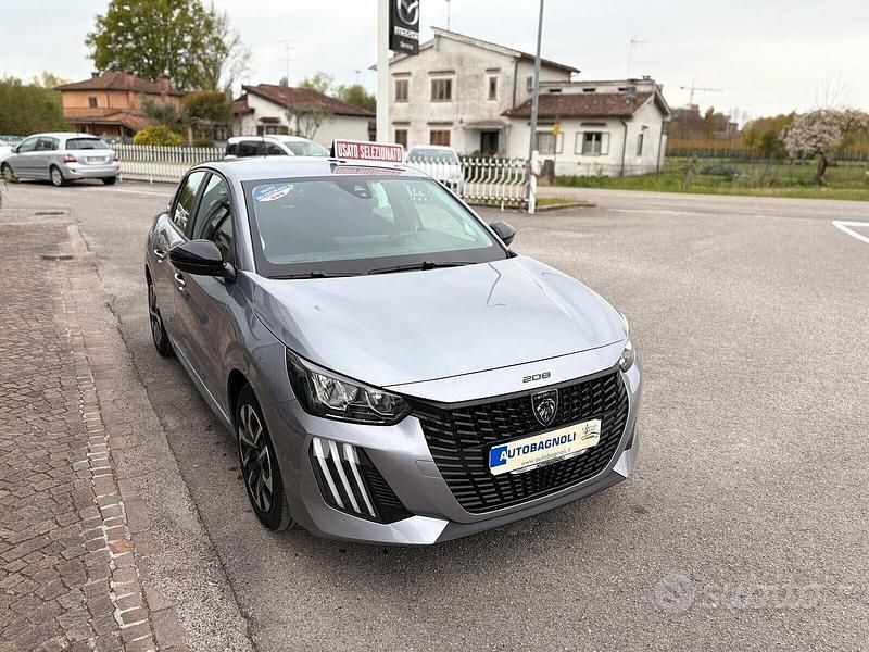 Usata Peugeot 208 Style 101 CV (74 kW) 2025 Grigio Utilitaria