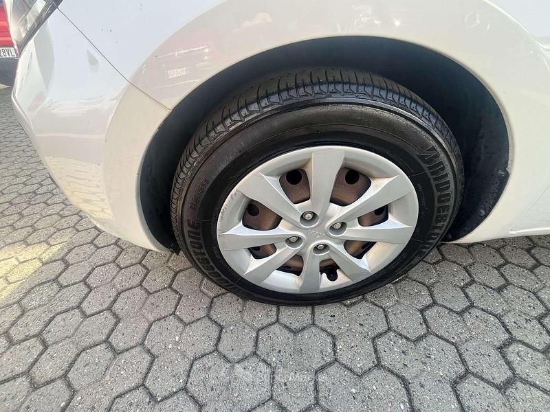 Usata Kia Rio Active 86 CV (63 kW) 2013 Bianco Berlina