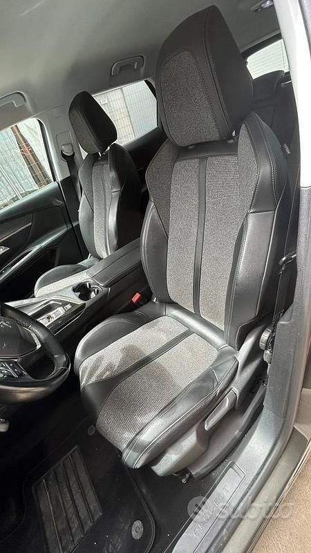 Usata Peugeot 3008 Allure 130 CV (95 kW) 2019 Grigio SUV