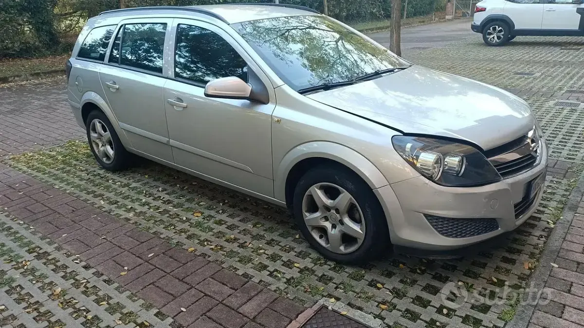 Usata Opel Astra 101 CV (74 kW) 2008 Grigio Station wagon