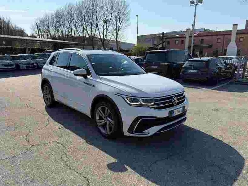 Usata VW Tiguan R-line 150 CV (110 kW) 2023 Bianco SUV