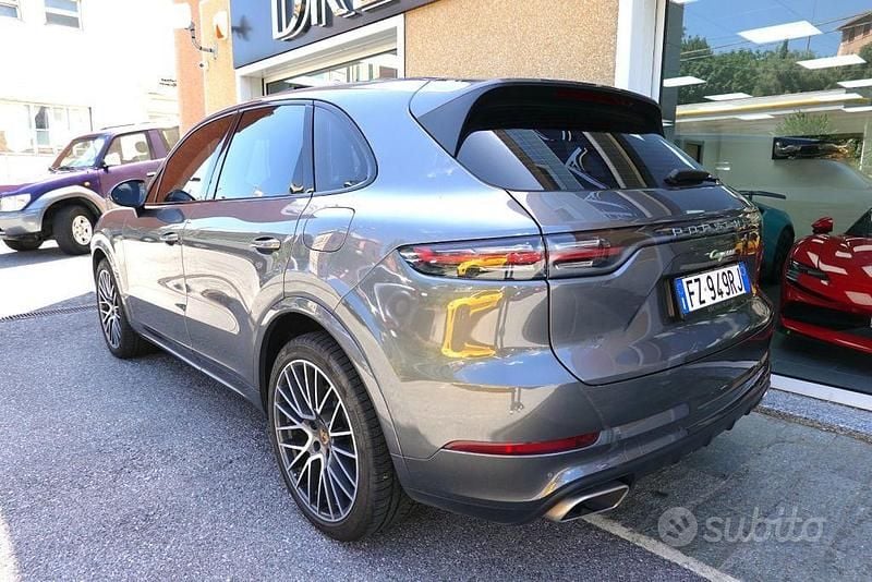 Usata Porsche Cayenne 462 CV (339 kW) 2019 Antracite pastello SUV