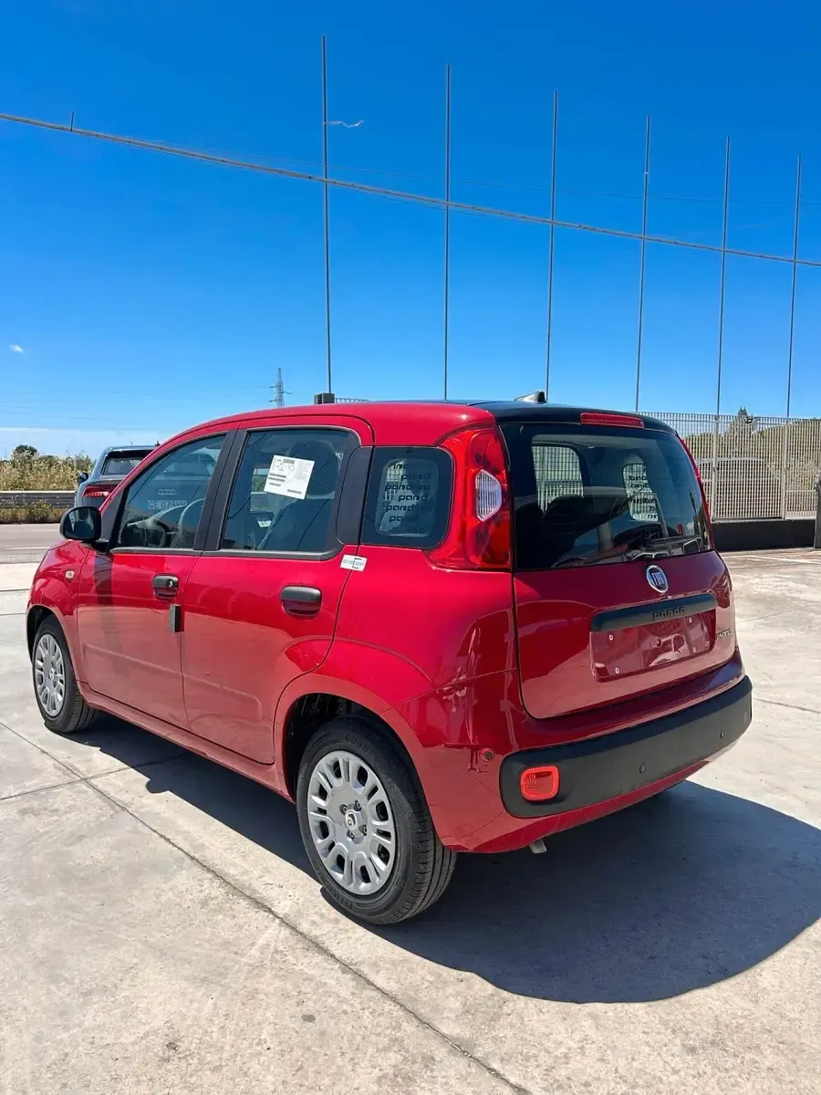 Nuova Fiat Panda Icon 65 CV (47 kW) 2026 Rosso Utilitaria