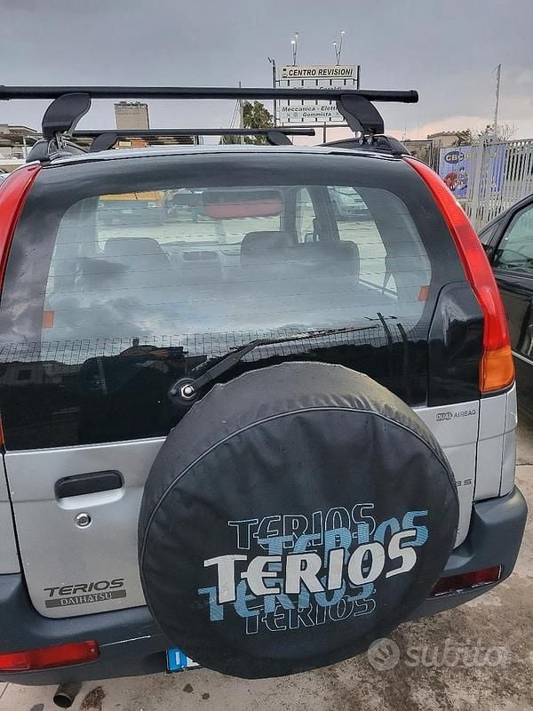 Usata Daihatsu Terios 83 CV (61 kW) 1999 Grigio SUV