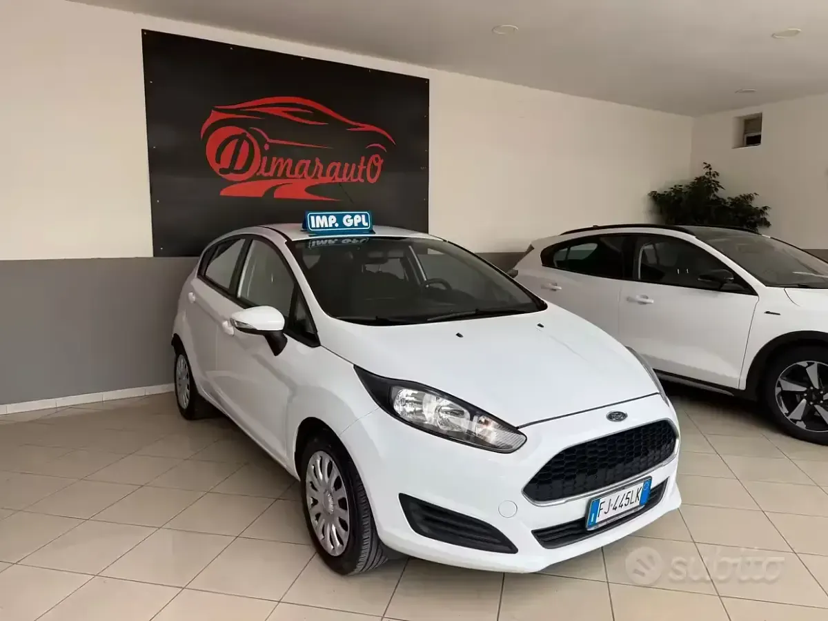 Usata Ford Fiesta 96 CV (70 kW) 2017 Bianco Utilitaria