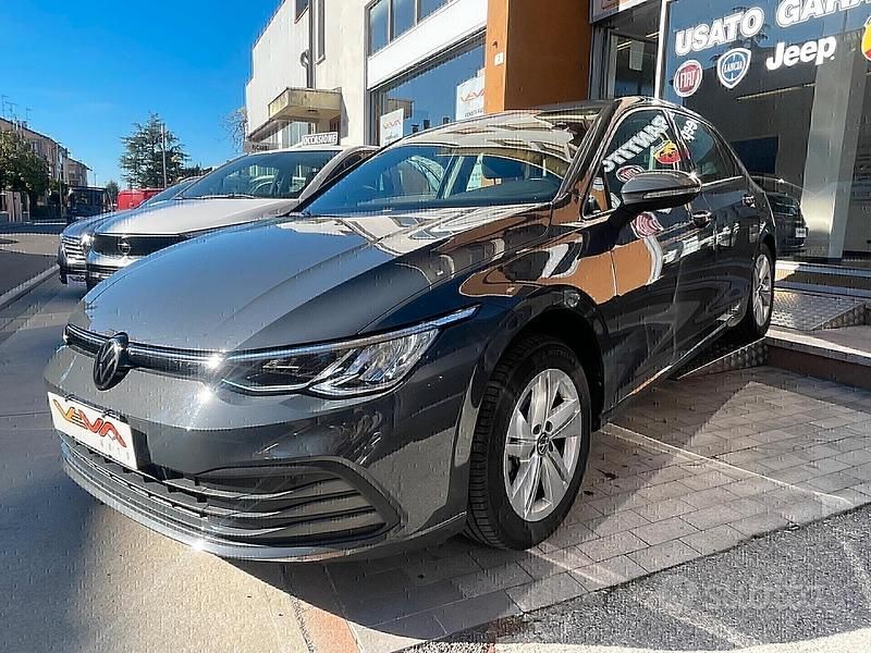 Usata VW Golf VII Life 116 CV (85 kW) 2021 Grigio Utilitaria