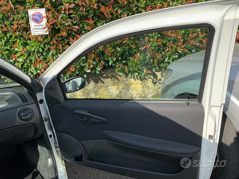 Usata Fiat Grande Punto 65 CV (47 kW) 2010 Bianco Utilitaria