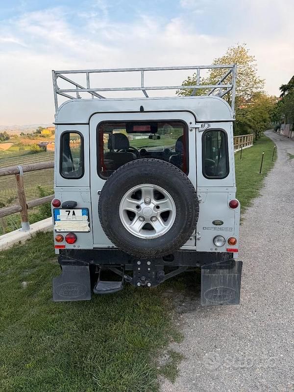 Occasion Land Rover Defender 122 ch (89 kW) 2009 Gris Break