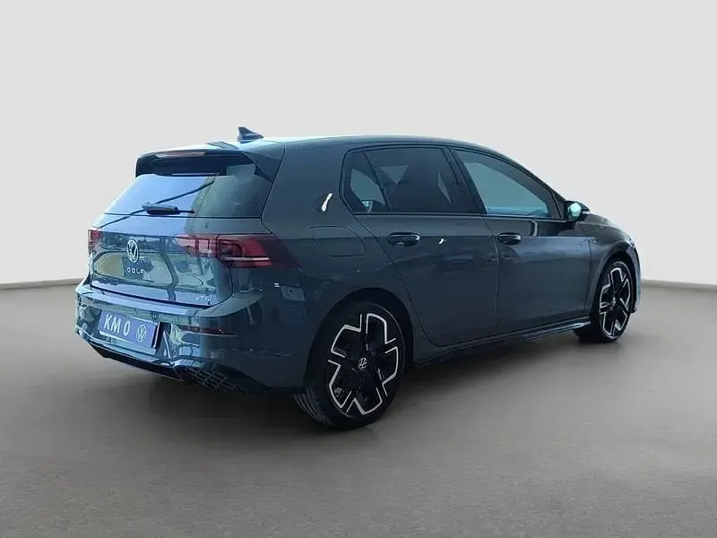 Nuova VW Golf VIII R-line Plus 150 CV (110 kW) 2026 Grigio Utilitaria