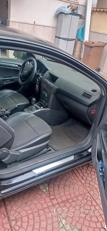 Usata Opel Astra 60 CV (44 kW) 2006 Nero Coupé