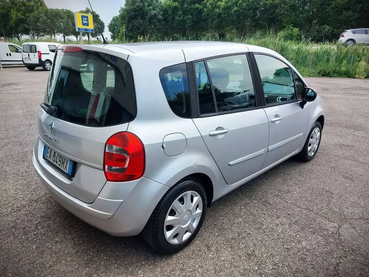 Usata Renault Grand Modus Dynamique 101 CV (74 kW) 2010 Argento Monovolume