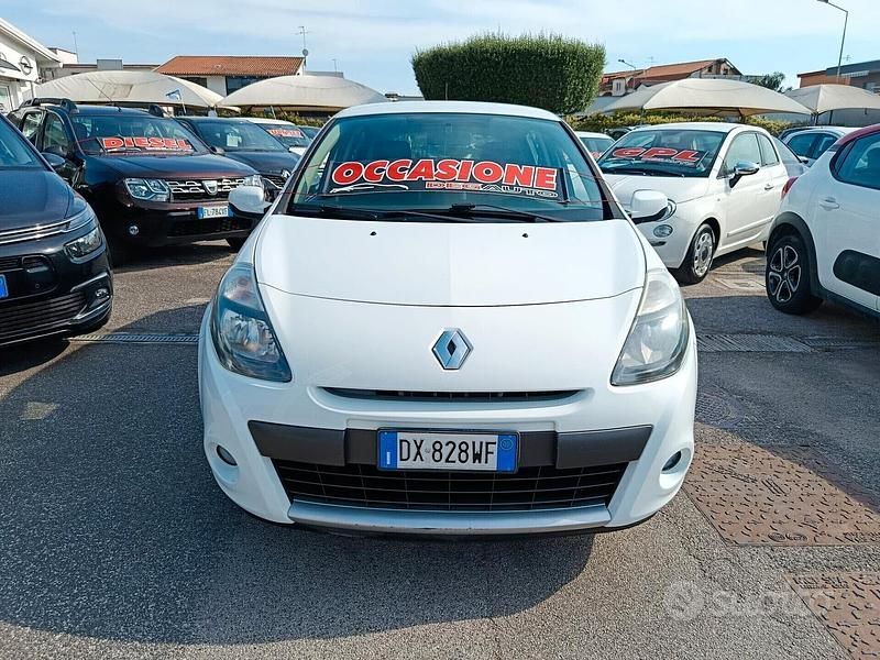 Usata Renault Clio II 75 CV (55 kW) 2010 Bianco Berlina
