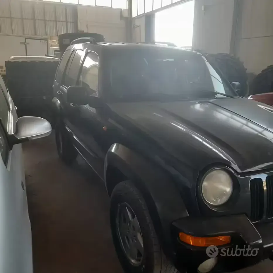 Usata Jeep Cherokee 143 CV (105 kW) 2004 Nero SUV