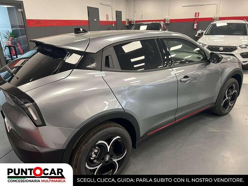 Nuova Alfa Romeo Junior Edizione Speciale 145 CV (106 kW) 2025 Nero SUV