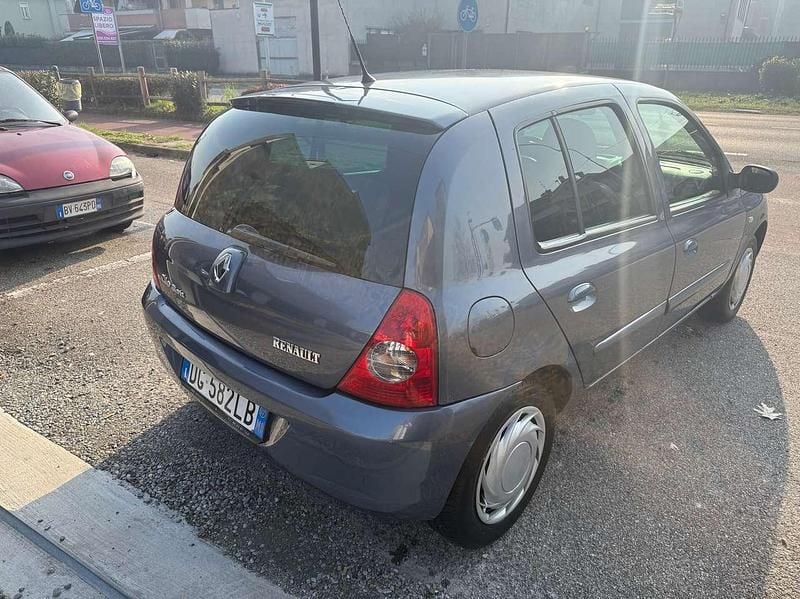 Usata Renault Clio II Dynamique 58 CV (42 kW) 2007 Grigio Berlina