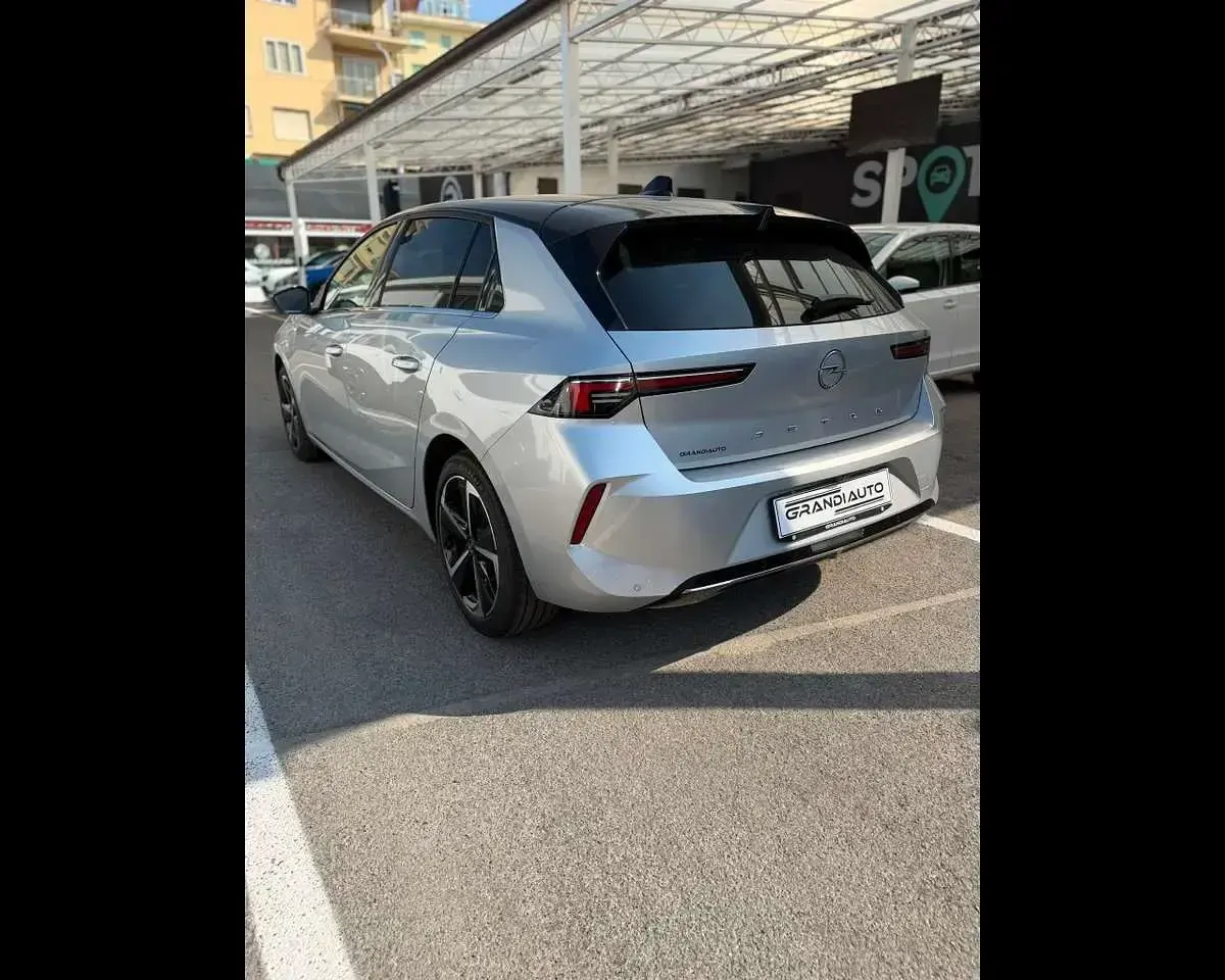 Usata Opel Astra Business Elegance 131 CV (96 kW) 2023 Grigio Utilitaria