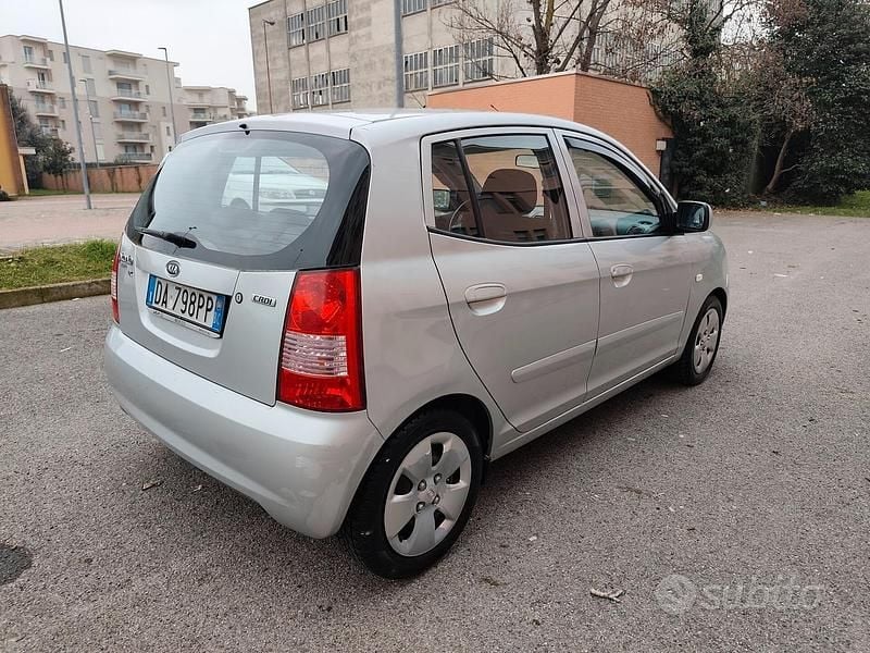 Usata Kia Picanto 75 CV (55 kW) 2006 Grigio Utilitaria