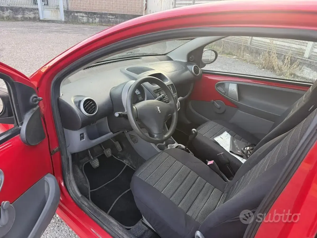 Usata Peugeot 107 68 CV (50 kW) 2007 Rosso Utilitaria