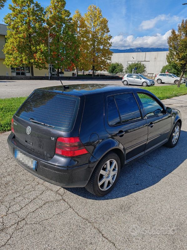 Usata 2003 VW Golf IV Tre volumi | 2300 € - Immagine 1/4
