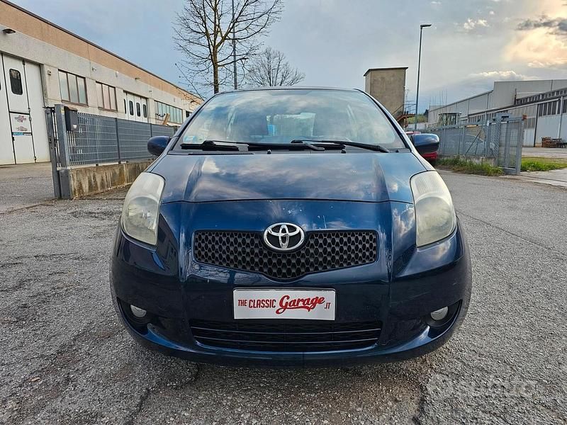 Usata Toyota Yaris Luna 90 CV (66 kW) 2006 Blu Utilitaria