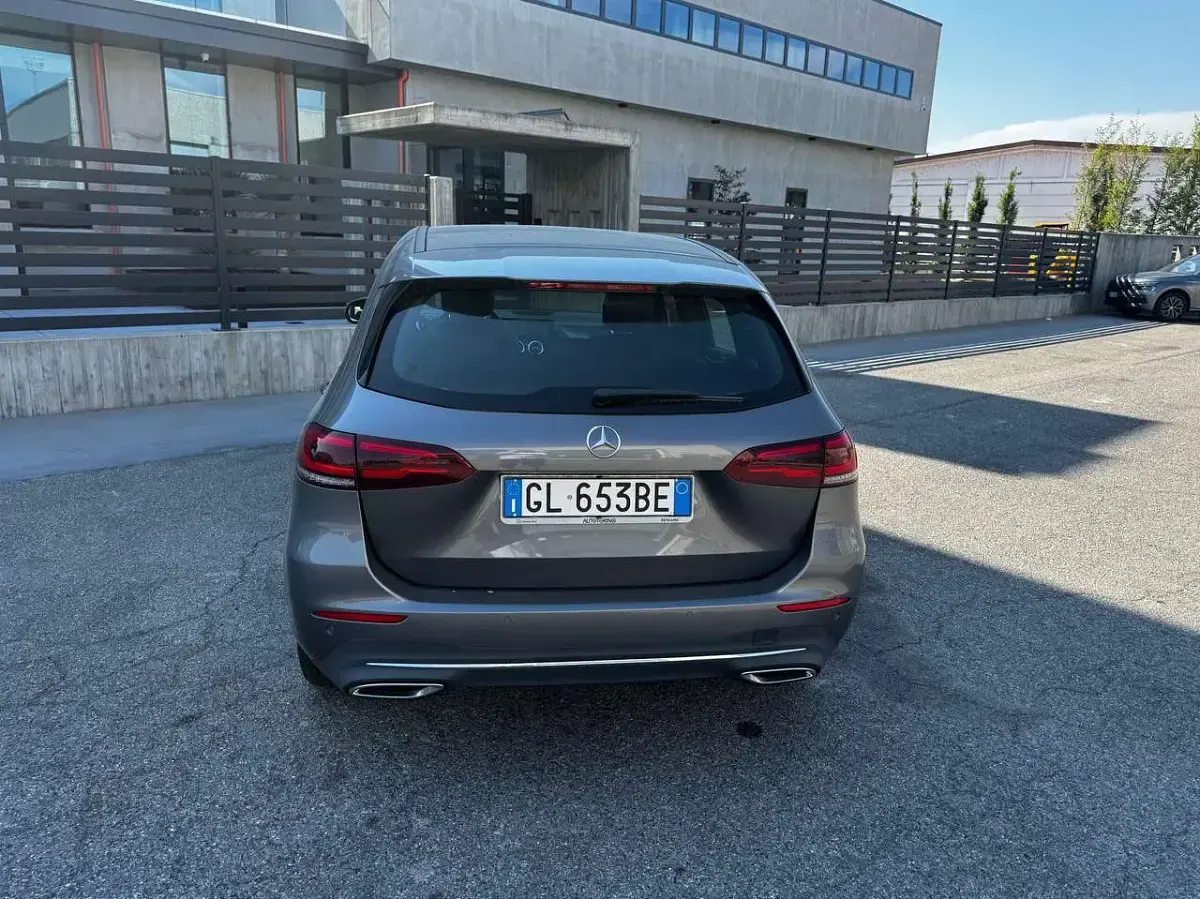Usata Mercedes B180 Executive 136 CV (100 kW) 2020 Grigio Utilitaria