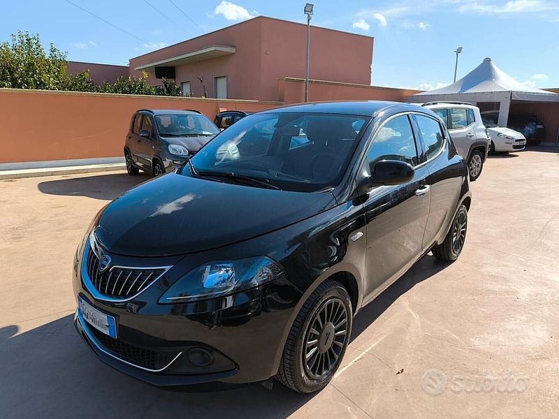 Nero Usata 2022 Lancia Ypsilon S Due volumi | 10.900 € (Buon prezzo) - Immagine 1/4