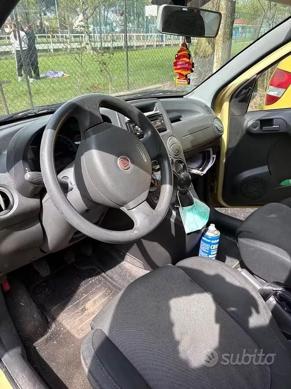 Usata Fiat Panda 69 CV (50 kW) 2011 Giallo Utilitaria