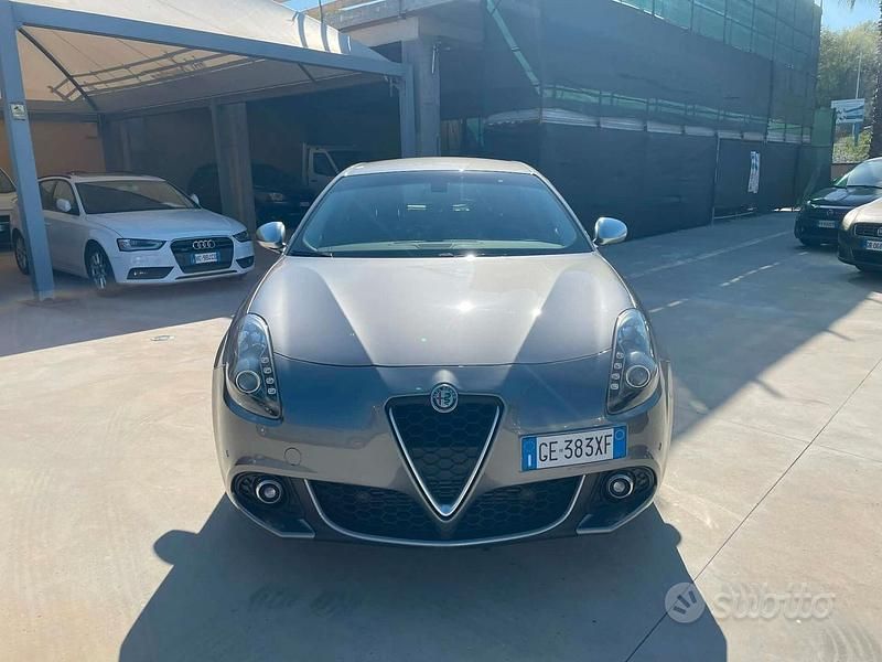 Usata Alfa Romeo Giulietta Ti 120 CV (88 kW) 2021 Grigio Berlina