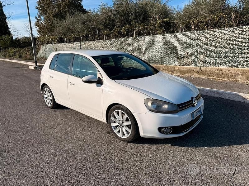 Usata VW Golf VI 122 CV (89 kW) 2010 Bianco Utilitaria