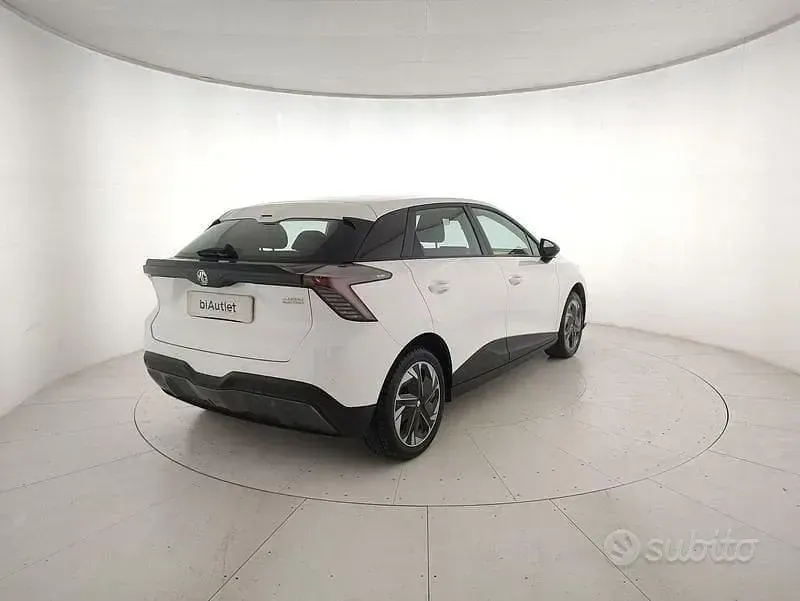 Usata MG MG4 EV 125 kW (170 CV) 2024 Bianco Utilitaria
