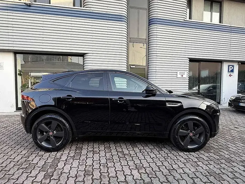 Usata Jaguar E-Pace R-Dynamic 179 CV (131 kW) 2021 Nero / metallizzato SUV