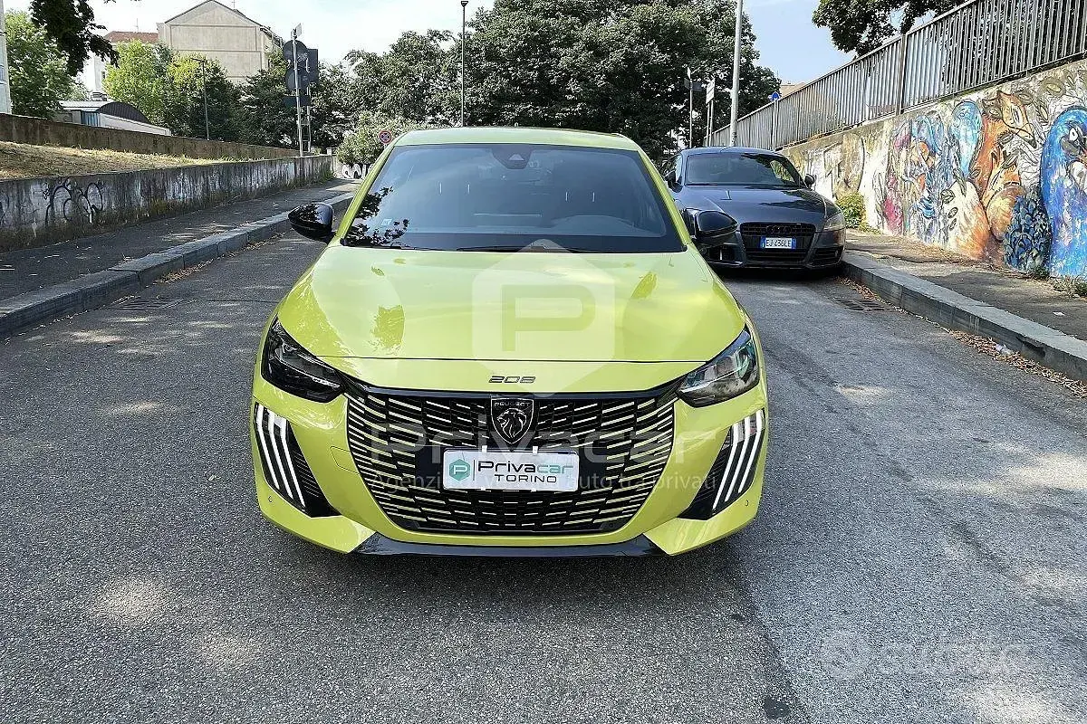 Usata Peugeot 208 GT 101 CV (74 kW) 2024 Verde Utilitaria