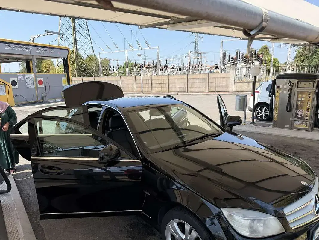 Usata Mercedes C220 Avantgarde 170 CV (125 kW) 2007 Nero Berlina