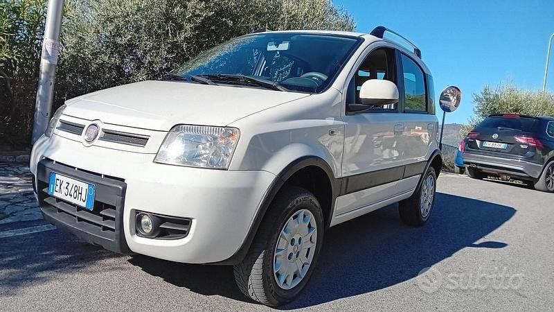 Usata Fiat Panda 4x4 Climbing 69 CV (50 kW) 2011 Bianco Utilitaria