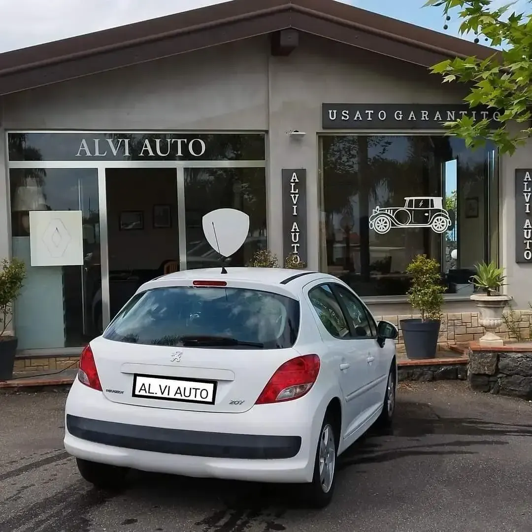Usata Peugeot 207 Active 68 CV (50 kW) 2012 Bianco Berlina