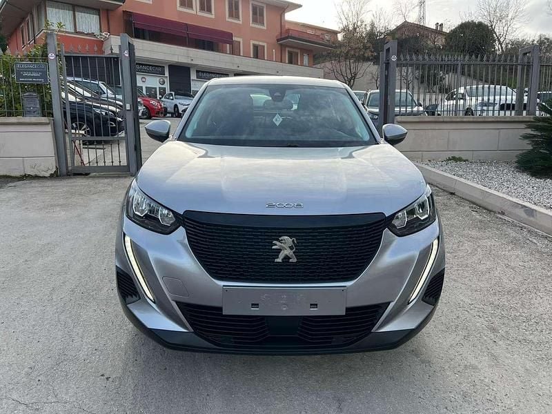 Usata Peugeot 2008 Active 101 CV (74 kW) 2020 Argento SUV