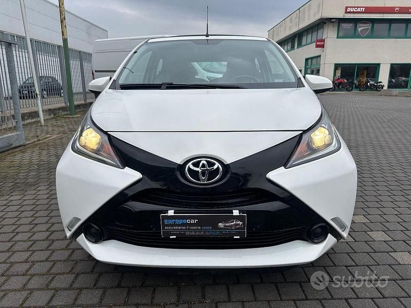 Usata Toyota Aygo X-play 69 CV (50 kW) 2017 Bianco Utilitaria