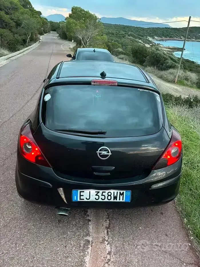 Usata Opel Corsa 69 CV (50 kW) 2011 Nero Utilitaria