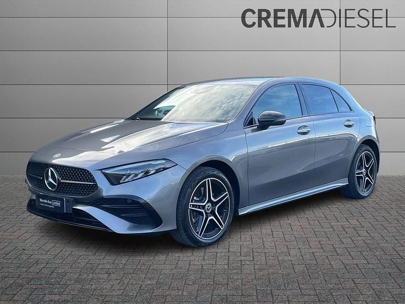 Grigio montagna ; Usata 2024 Mercedes A250 Advanced Plus Tre volumi | 39.900 € (Molto cara) - Immagine 1/4