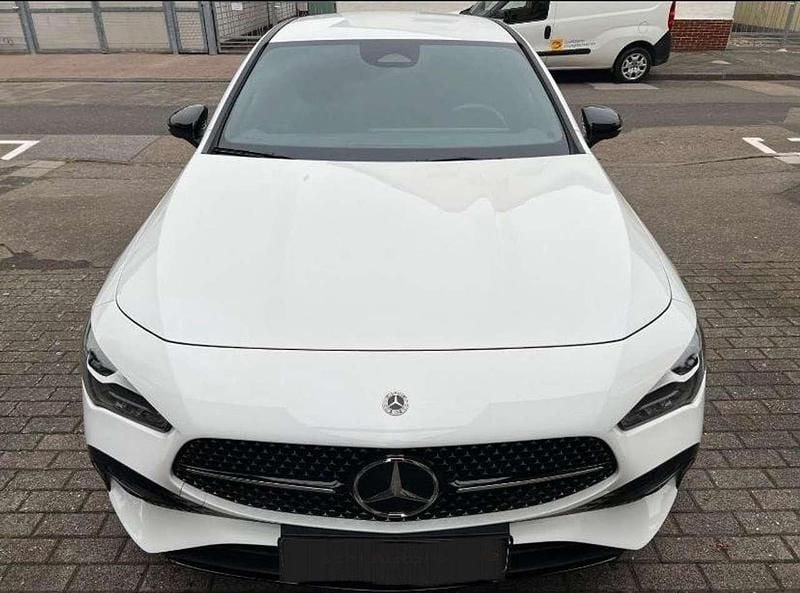 Bianco Usata 2024 Mercedes CLA200 AMG Coupé | 33.490 € (Super prezzo) - Immagine 1/4