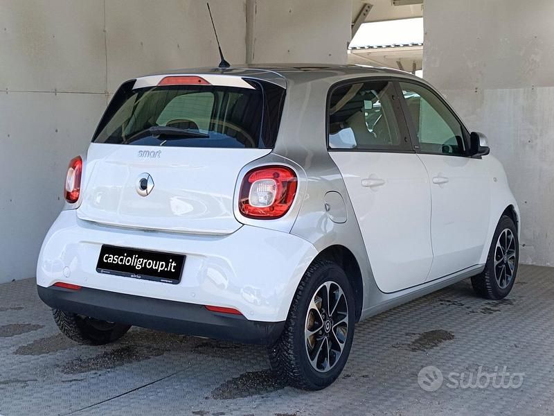 Usata Smart ForFour Passion 71 CV (52 kW) 2016 Bianco Utilitaria