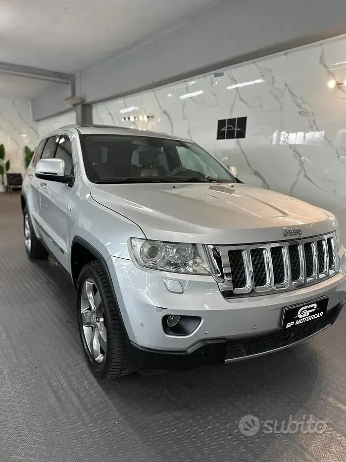 Usata Jeep Grand Cherokee Overland 241 CV (177 kW) 2012 Grigio SUV