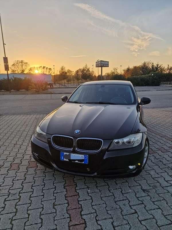 Usata BMW 318 143 CV (105 kW) 2011 Nero Station wagon