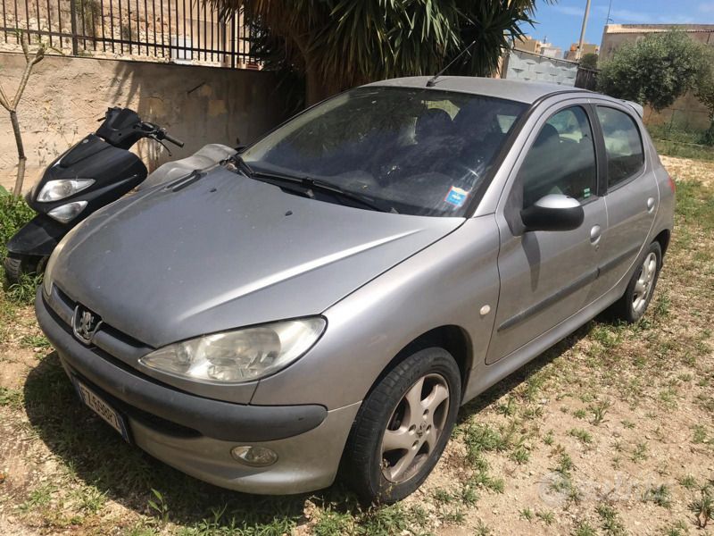 Usata Peugeot 206 68 CV (50 kW) 2004 Utilitaria