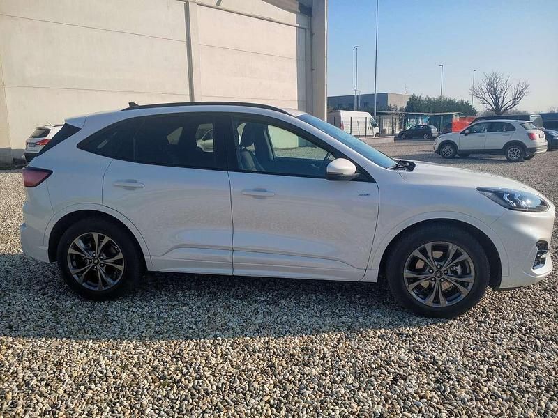 Usata Ford Kuga ST-Line X 152 CV (111 kW) 2023 Lucido triplo strato SUV