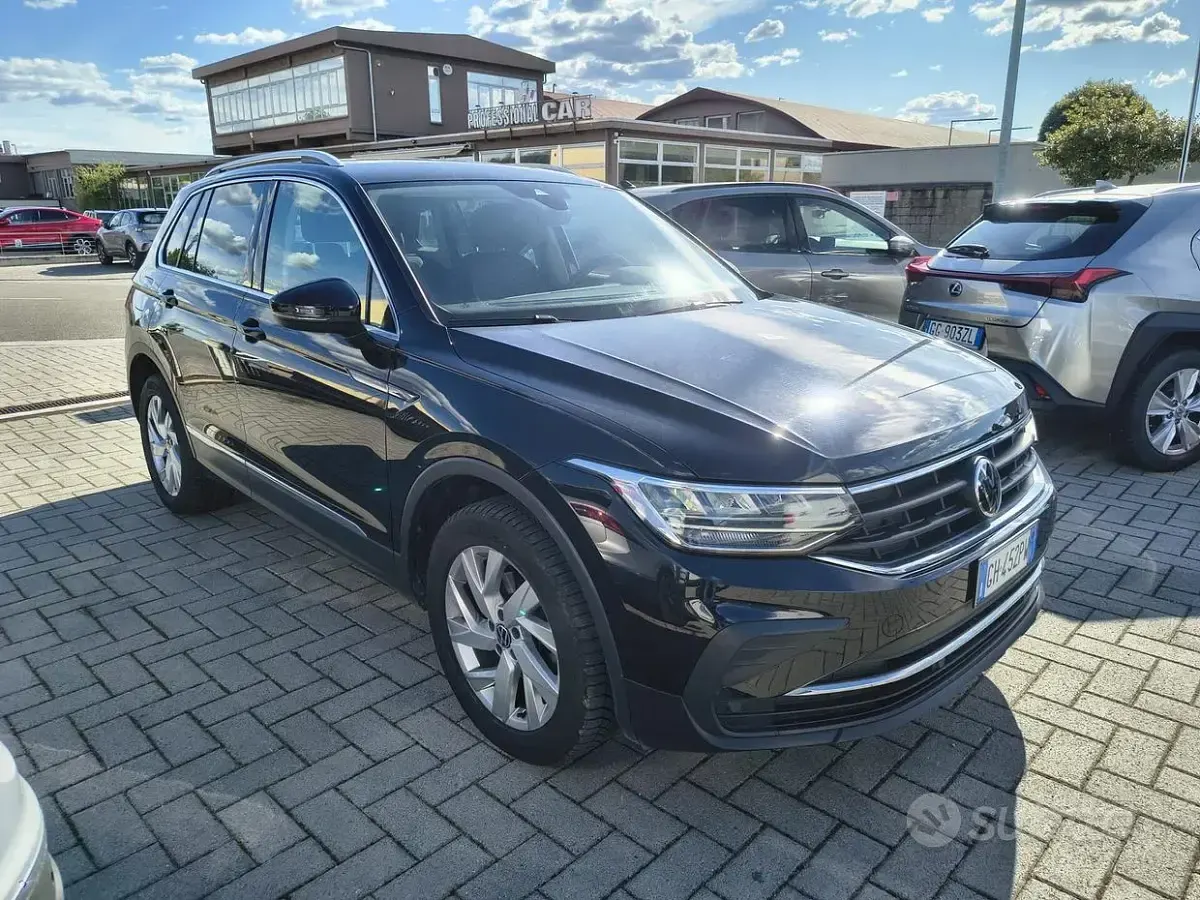 Begagnad VW Tiguan Life 150 HK (110 kW) 2021 Svart SUV