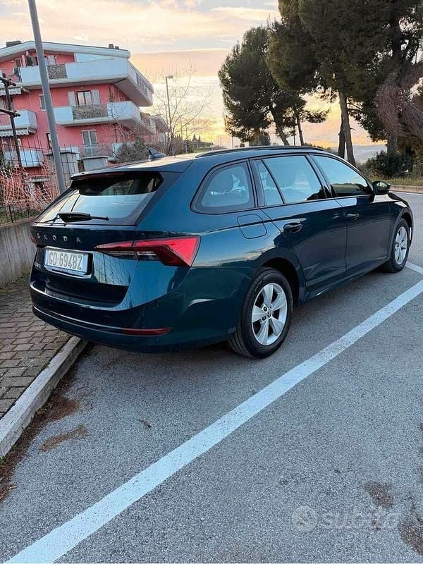 Usata Skoda Octavia Executive 116 CV (85 kW) 2021 Blu Station wagon