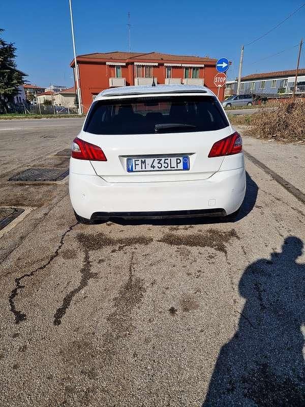 Usata Peugeot 308 Allure 120 CV (88 kW) 2018 Berlina